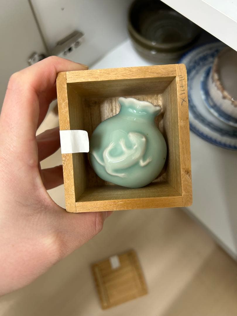 青磁袋鼠香合 - メルカリ