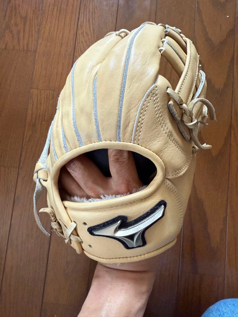 MIZUNO グローバルエリート軟式右投げ内野手用グローブ