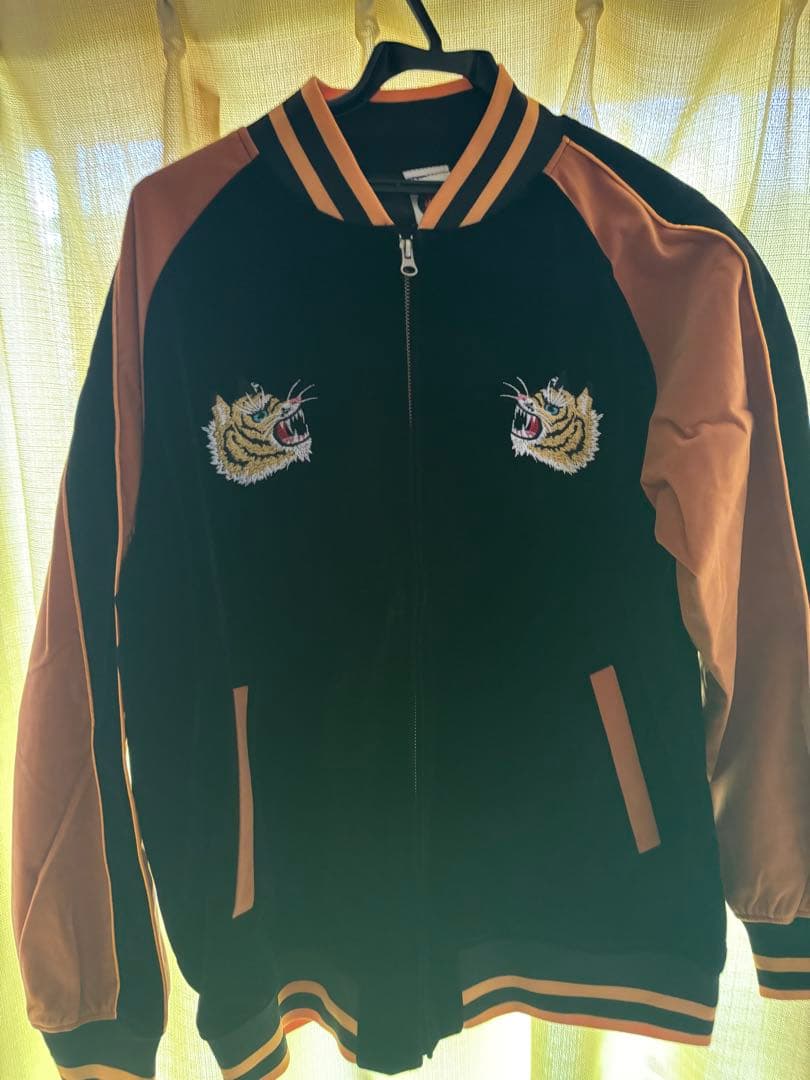 ぴ*ん様 阪神タイガース 別珍風タイガーススカジャン サイズO - メルカリ