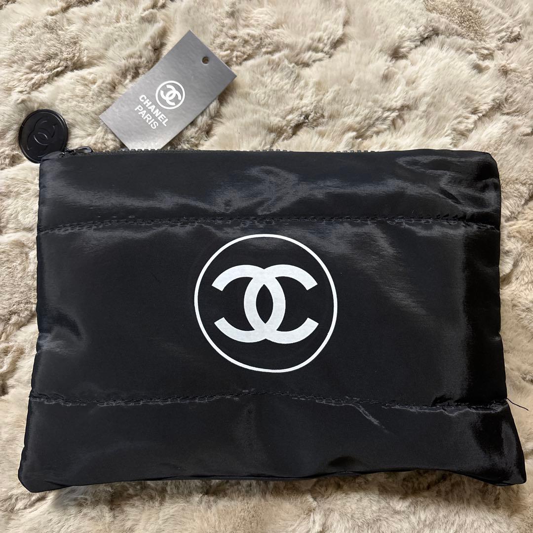 ノベルティ 新品未使用 ブラック キルティング ナイロン ポーチ - メルカリ