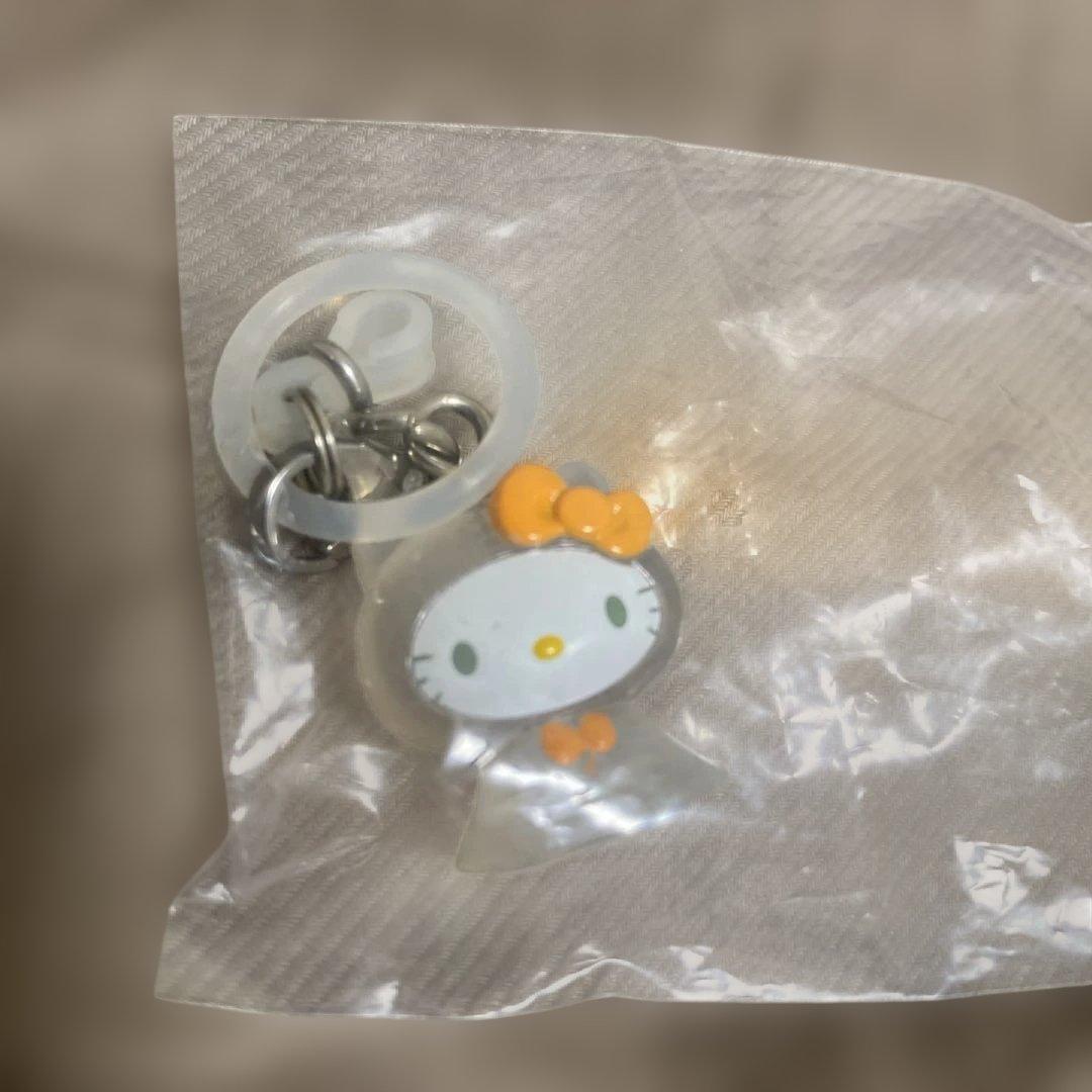 サンリオめじるしアクセサリー キティ てるてる坊主 - メルカリ