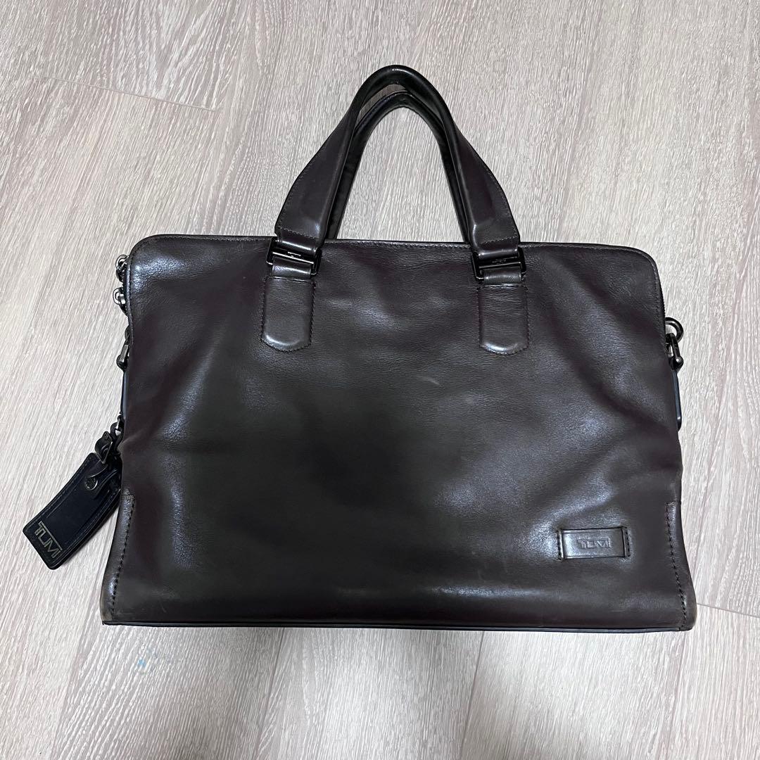 ヨ*シ様 TUMI ダークブラウン レザー ビジネスバッグ TUMI - トゥミ／TUMI バッグ ブリーフケース ビジネスバッグ 鞄