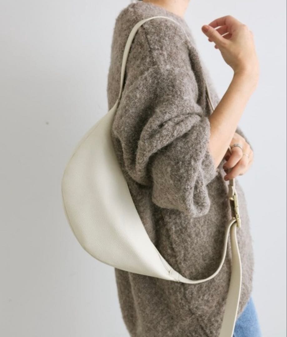 ☆期間限定サマーセール価格☆リヴドロワ カーブボディバック ホワイト