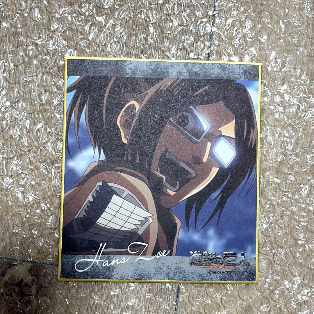 進撃の巨人 描き下ろし 座り 缶バッジ ハンジ 32点 色紙 おまけあり