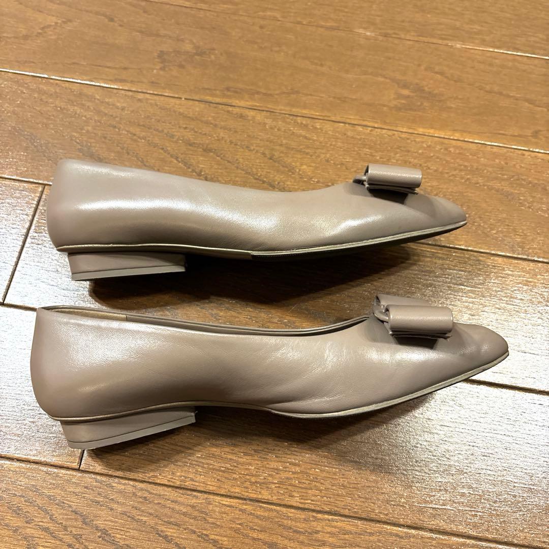 フェラガモ VIVA ナッパカーフ キャラウェイ リボンパンプス71/2