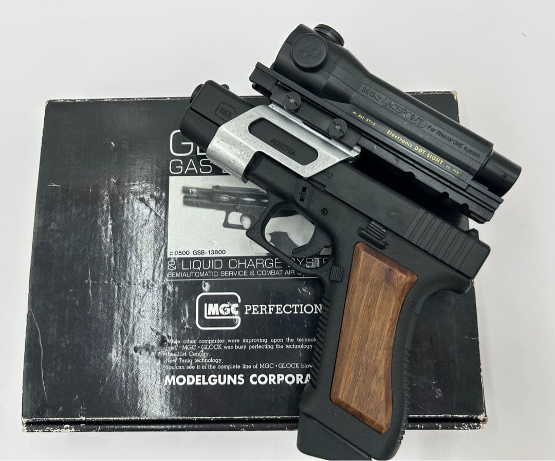 【不朽名作 】 MGCグロック17(ガスブローバック)とスコープ付カスタムセット 不朽名作 】 MGCグロック17(ガスブローバック)とスコープ付カスタム