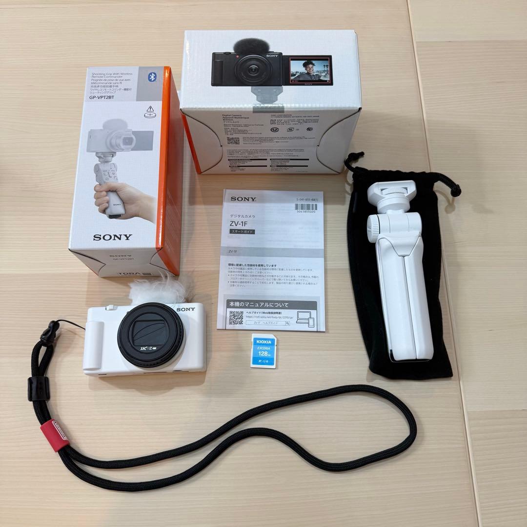 SONY VLOGCAM ZV-1F ホワイト グリップ・SDカード付 Amazon | Sony Vlogカメラ ZV-1F ホワイトバンドル 32GB SDカード付き