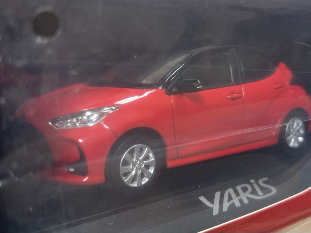 ヤリス 1/30ミニカー レッド×ブラック 未開封 - メルカリ