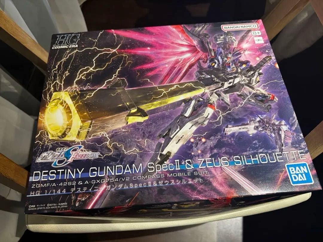 HGデスティニーガンダム Spec2 ＆ゼウスシルエット　新品未組立品 HG 1/144 デスティニーガンダムSpecII&ゼウスシルエット｜バンダイ