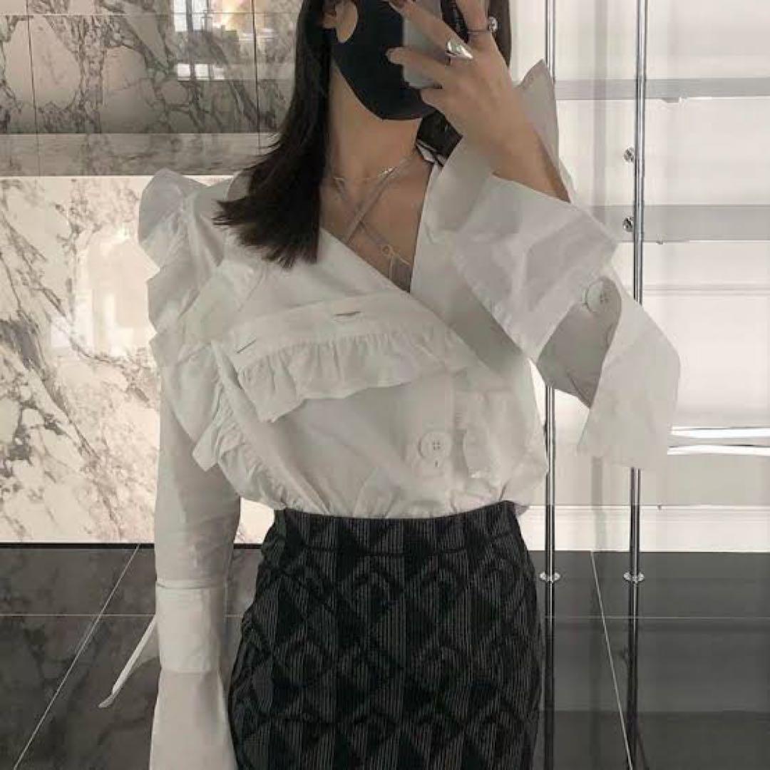 MELT THE LADY button frill blouse - メルカリ