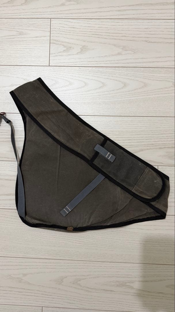 acne studios スリングバッグ ダークグレー - メルカリ