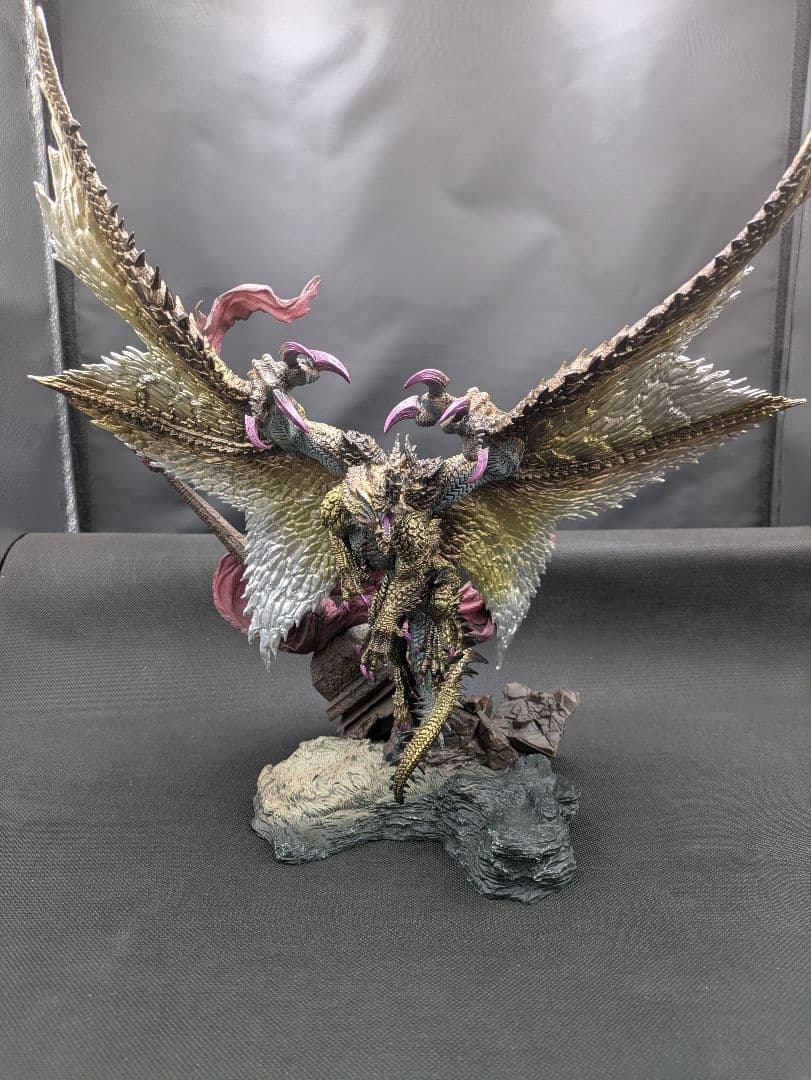 シャガルマガラ　フィギュア　箱無し　カプコン　クリエイターズモデル　モンハン Amazon | カプコンフィギュアビルダー クリエイターズモデル 天廻龍