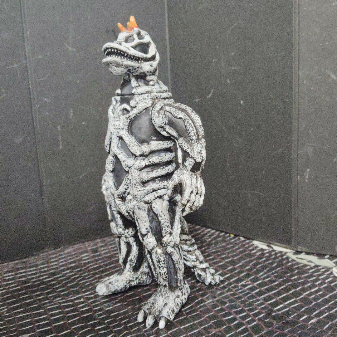 ウルトラ怪獣旧型ソフビシーボーズ.エレキング.レッドキング - メルカリ