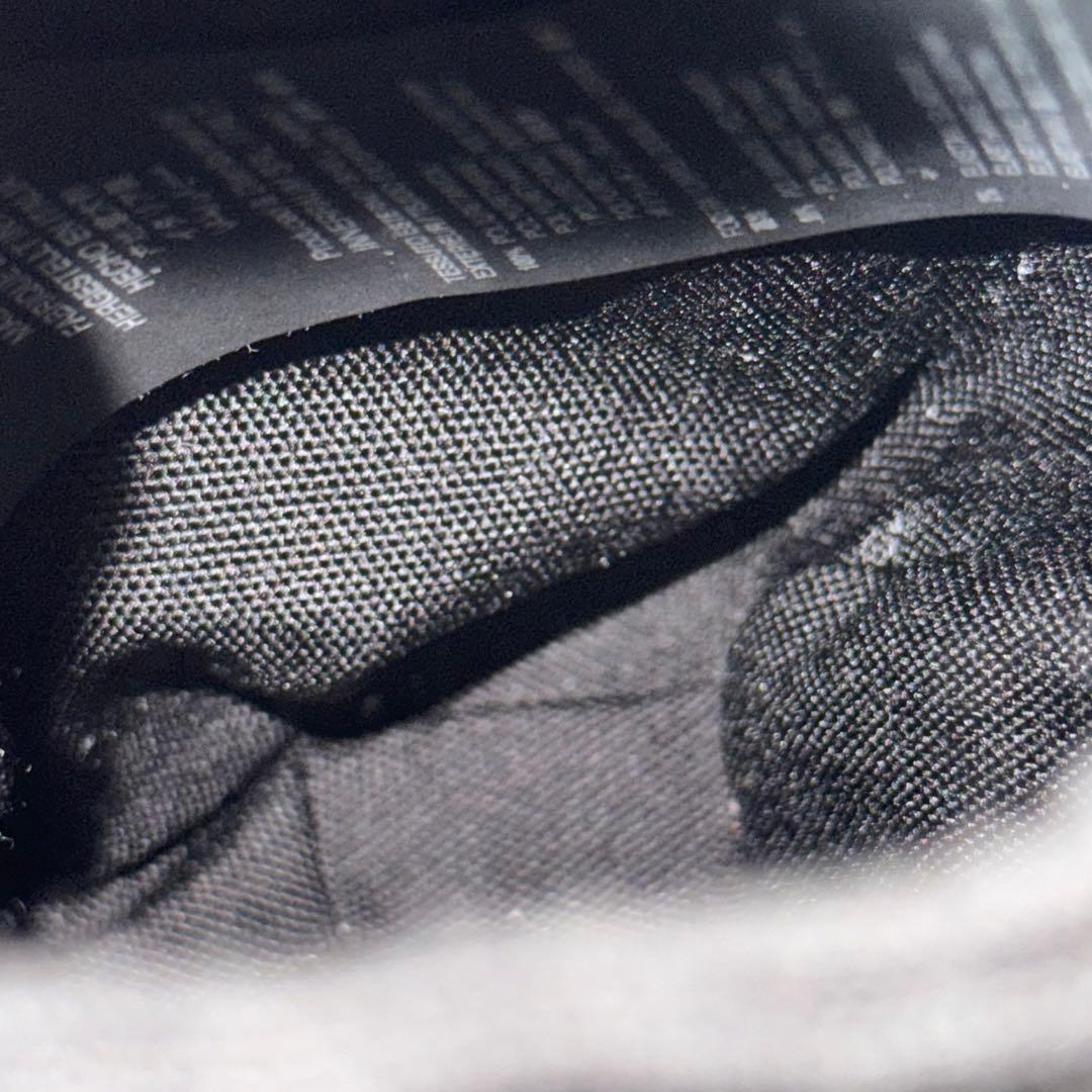 新品未使用✨INNERRAUM panelled phone pouch 完売品 - メルカリ