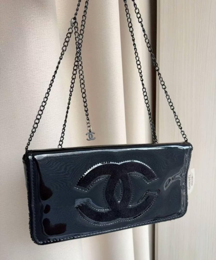 CHANEL シャネル　ノベルティ　ボア　エナメル　チェーンショルダーポーチ CHANEL シャネル ノベルティ ボア エナメル チェーンショルダーポーチ