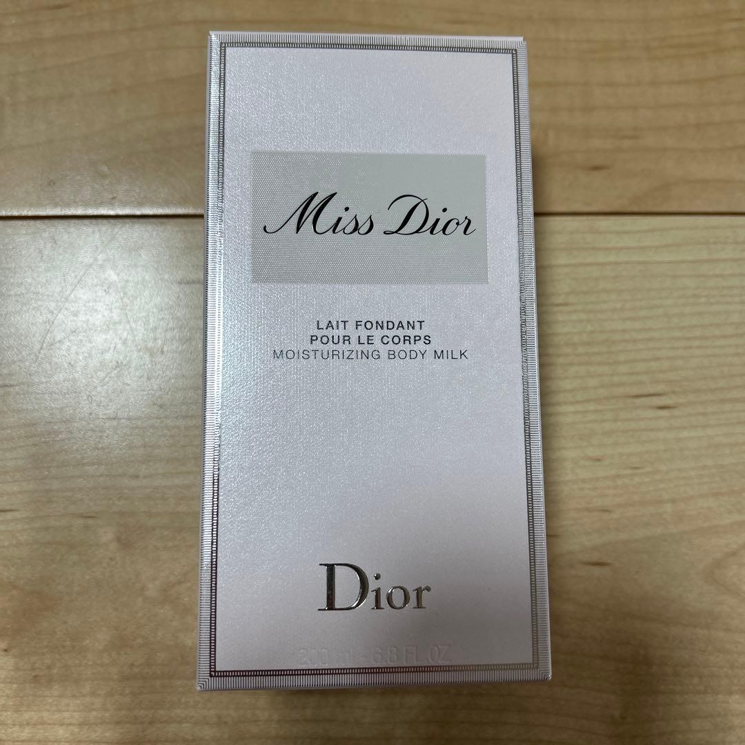 Miss Dior ボディミルク 200ml Discover Miss Dior Comforting Body Milk with Rose Wax | DIOR US