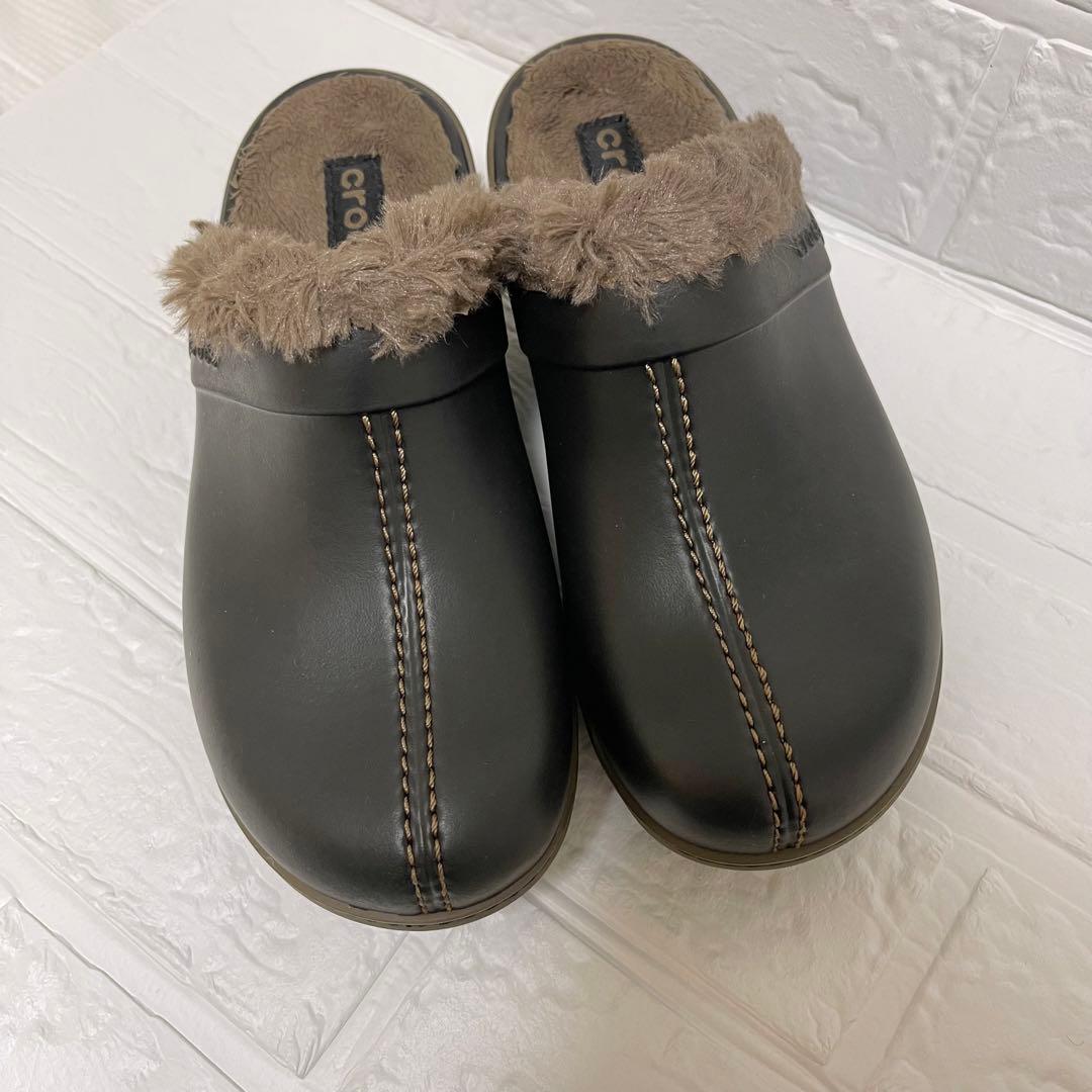クロックス コブラー ファー付きサボサンダル - メルカリ