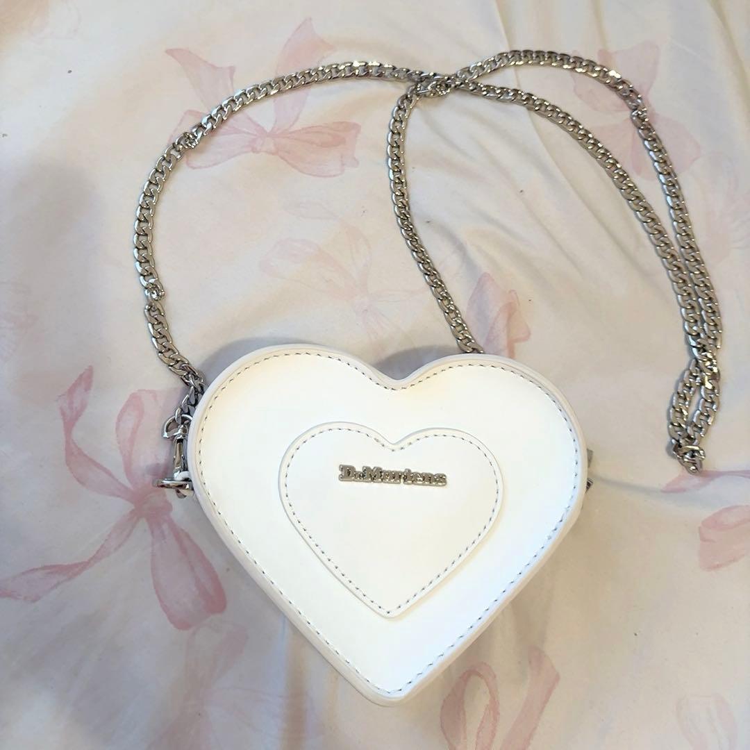 ドクターマーチン ハート型ミニショルダーバッグ ホワイト - メルカリ