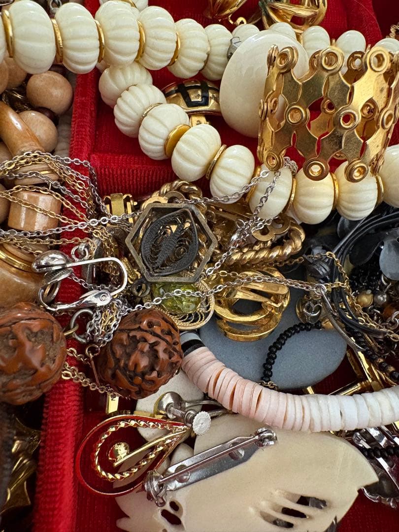 遺品整理 アクセサリーまとめ ジュエリーBOX付き - メルカリ