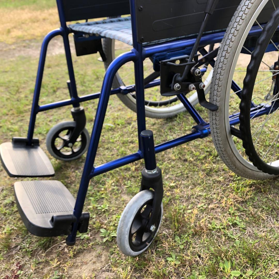 青とチェック柄 自走用車椅子