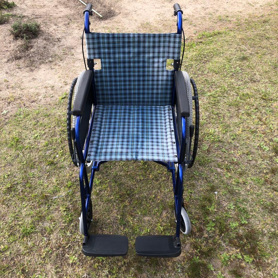 青とチェック柄 自走用車椅子