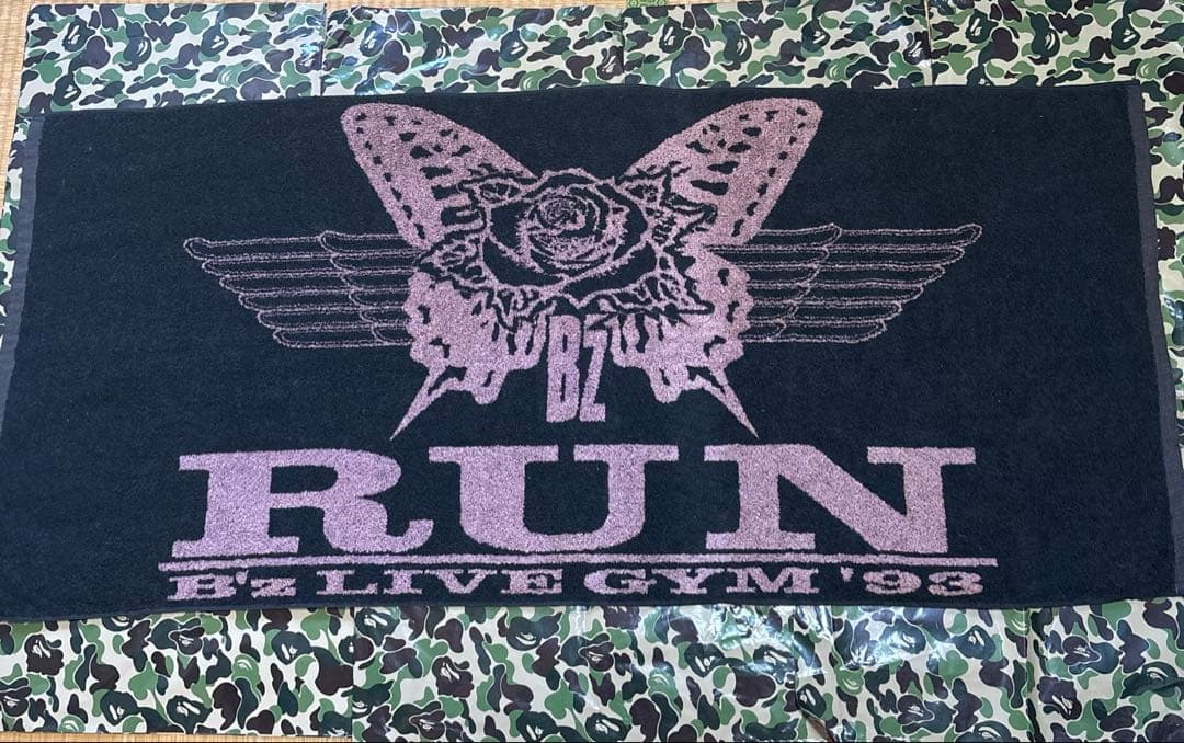 B'z LIVE GYM '93 RUN BIGタオル Amazon.co.jp: B'z LIVE-GYM 93 RUN ツアータヲル : おもちゃ