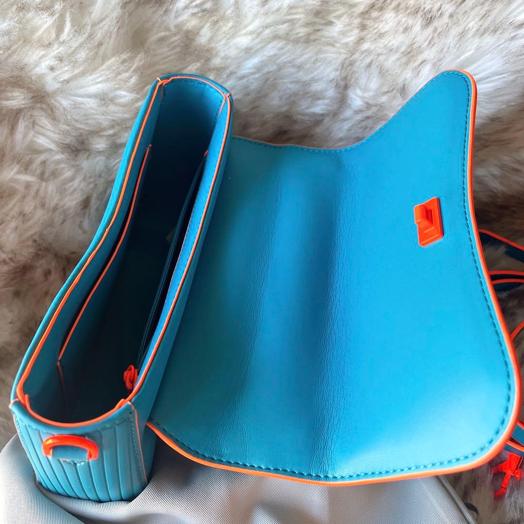 CHARLES & KEITH カリオペトップハンドルバッグ - メルカリ