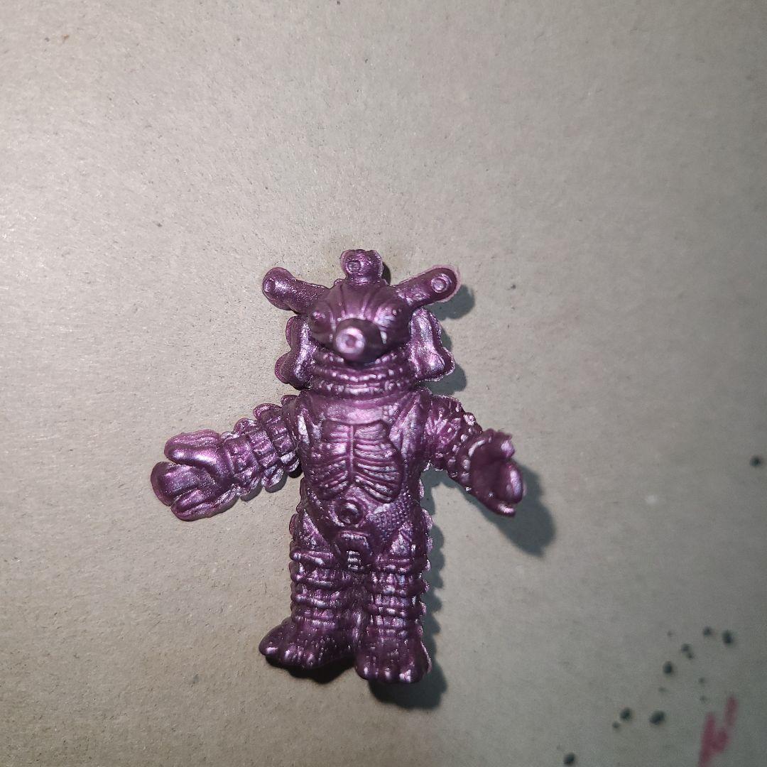 飯*弥様 ウルトラマン 怪獣 消しゴムヒッポリト星人メタリック 紫色