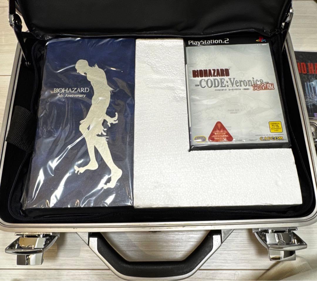 希少レア☆BIOHAZARD 5周年特別記念BOX アタッシュケース 美品 - メルカリ