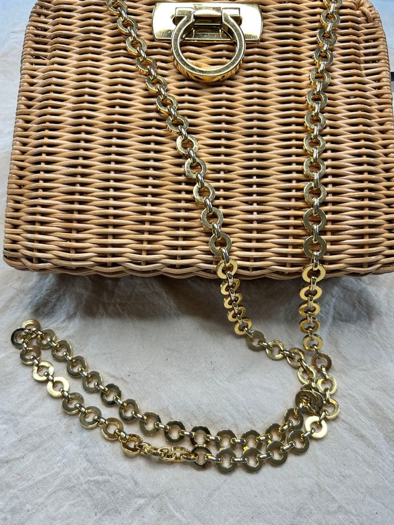 ☆美品　フェラガモ　チェーンかごショルダーバッグ☆夏 ☆美品 フェラガモ チェーンかごショルダーバッグ☆夏 ☆美品