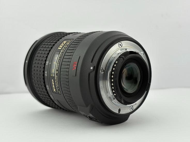 ★極上品★ニコンAF-S DX NIKKOR 18-200mm F3.5-5.6