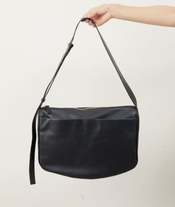 新品タグ付き　イアパピヨネ　《本革/470g》スワロ―マチショルダーバッグ