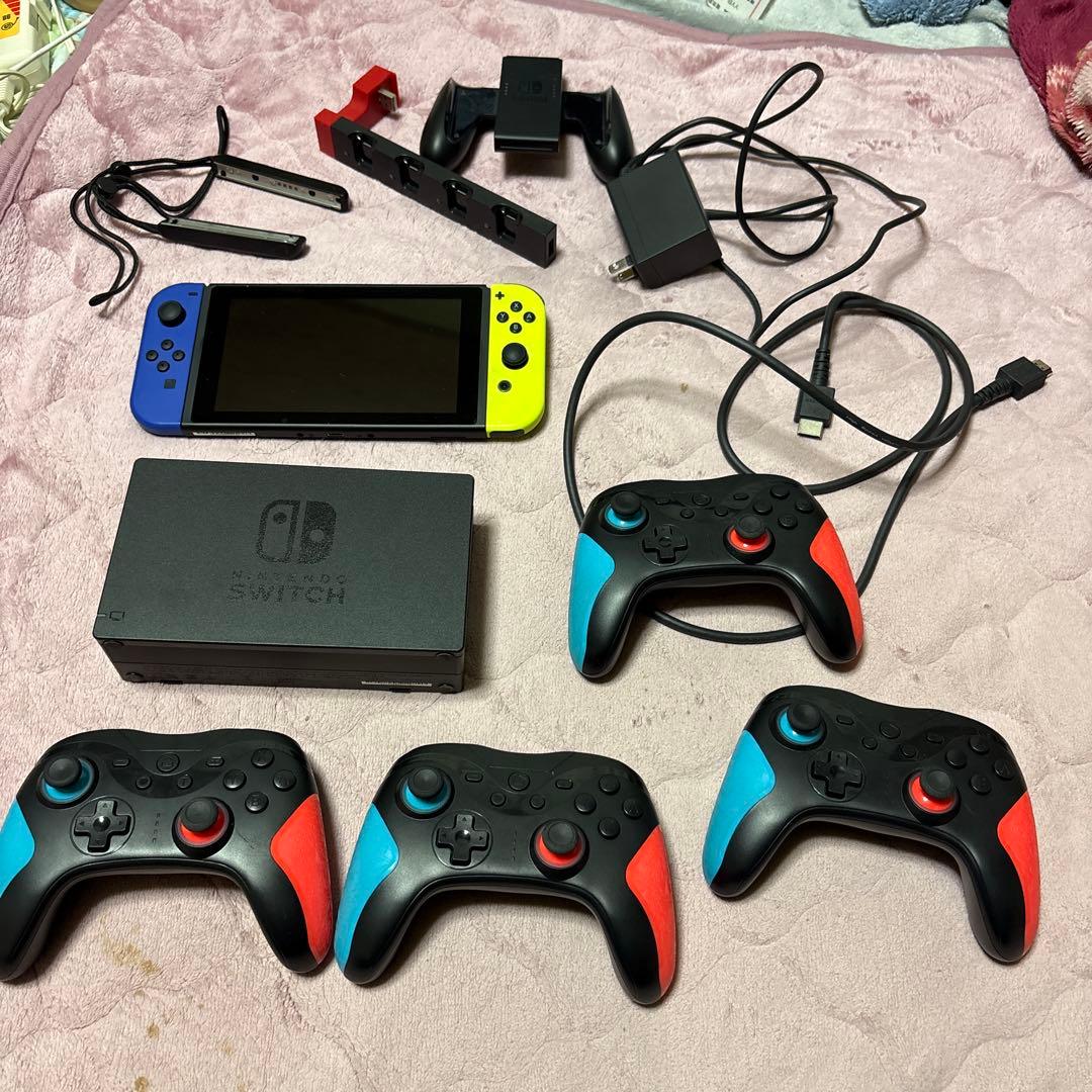 Nintendo Switch 本体 + 4コントローラー Amazon.co.jp: ニンテンドースイッチ 4in1 コントローラー ハンドル