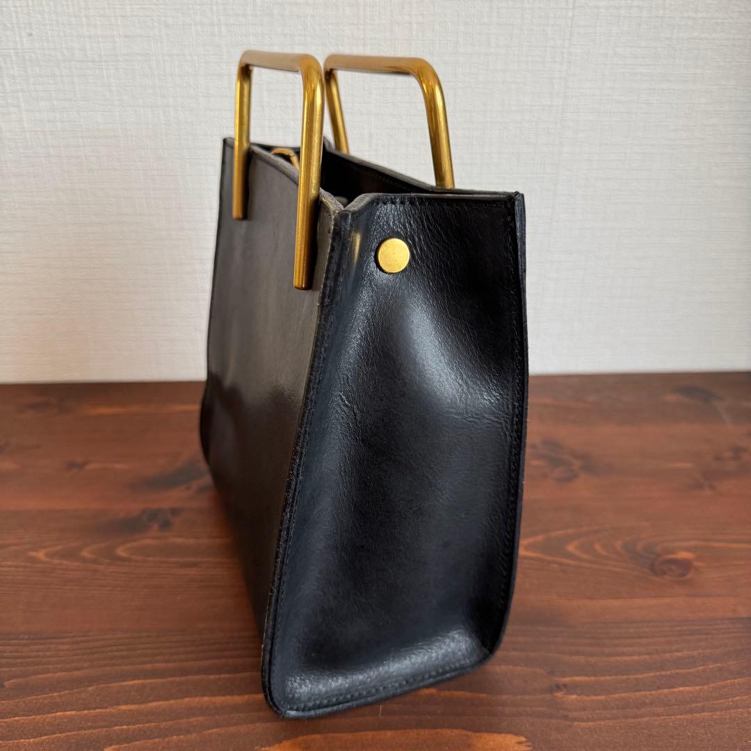 Emma Aura ゴールドハンドルバッグ 黒 - メルカリ