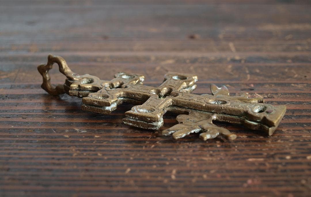 カラバカ村に伝わる伝説の十字架 天使が運ぶカラバカクロス 聖遺物