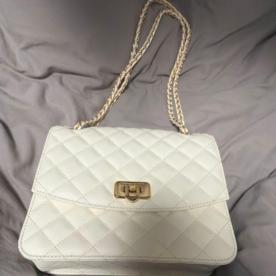 一度使用】CHARLES & KEITH キルティングチェーンショルダーバッグ