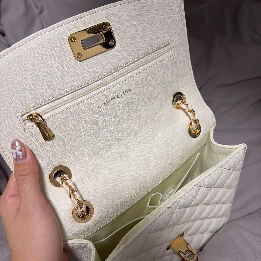 一度使用】CHARLES & KEITH キルティングチェーンショルダーバッグ