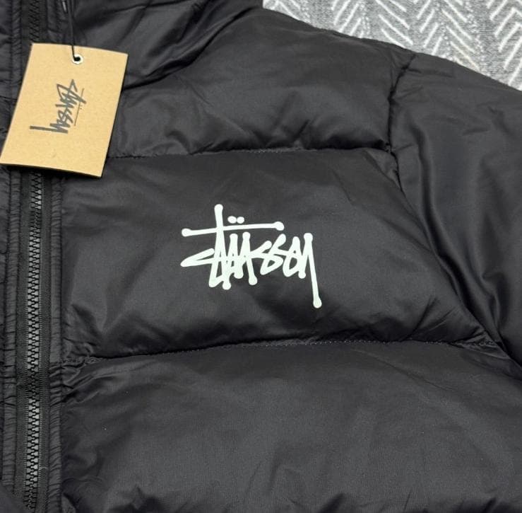 Stussy ブラック ピンク ダウンジャケット M - メルカリ