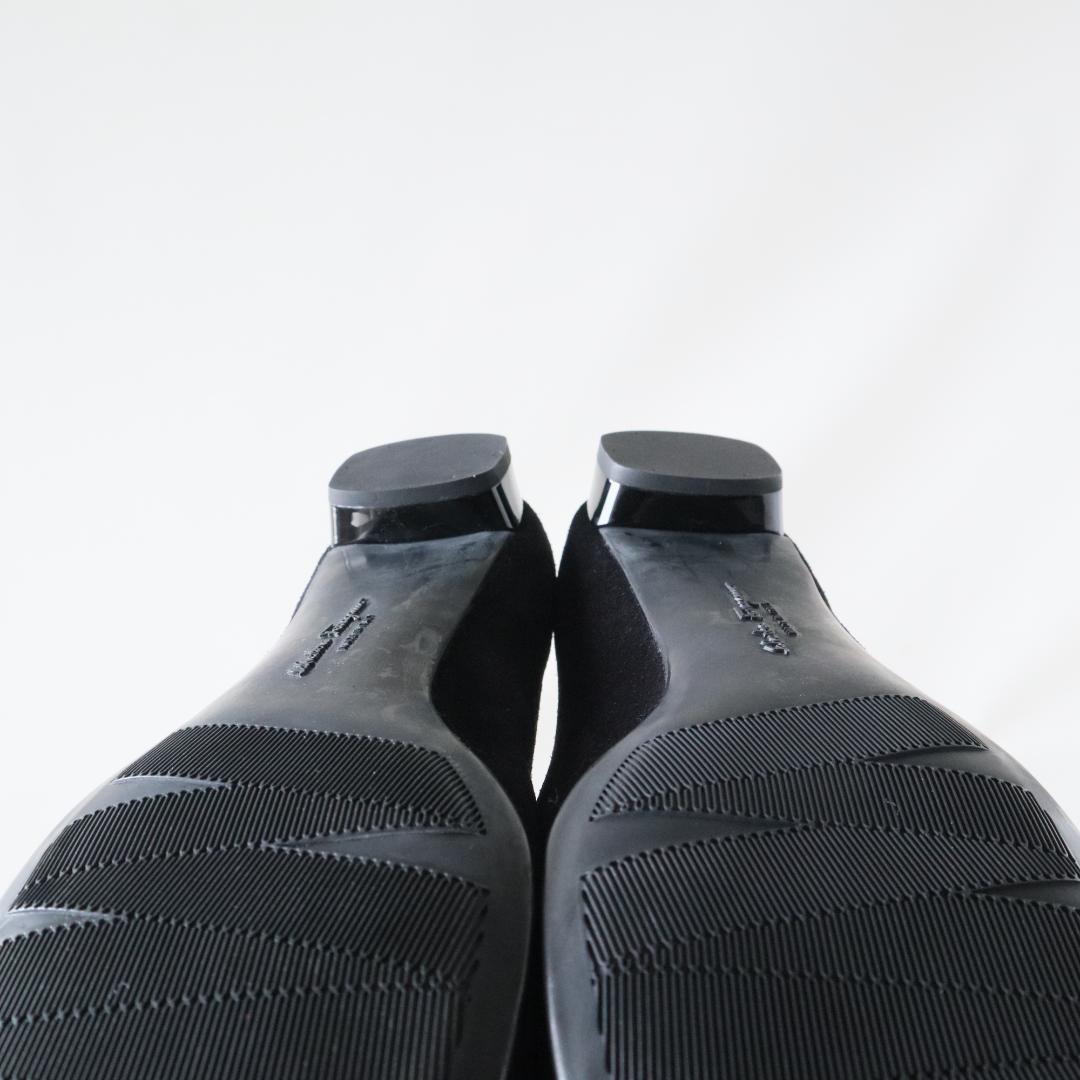 未使用フェラガモ　ヴァラパンプス黒　8D/25−25.5cm ロゴプレート