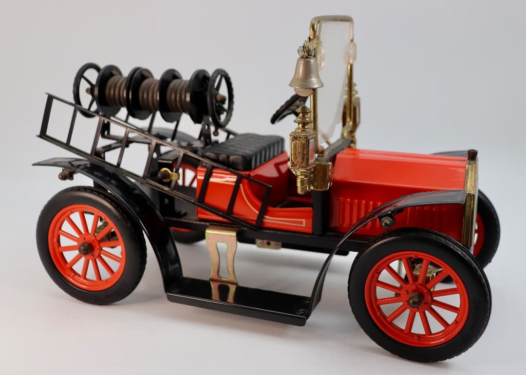 Country Kitchensとイギリスの金属模型自動車2台 - メルカリ