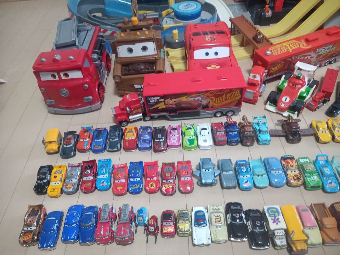 カーズ ミニカーなどまとめ売り100点以上 カーズ ミニカーなどまとめ