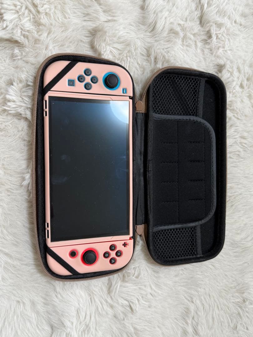 Nintendo Switch 本体 レッド/ブルー ケース付き Nintendo Switch マリオレッド×ブルー セット」が2月12日に発売決定