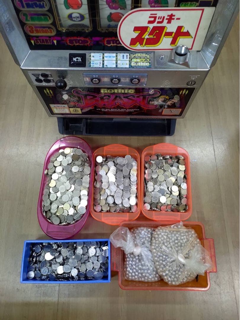 横浜市直接受け取りの方限定※ Gothic BEAST スロットマシン - メルカリ