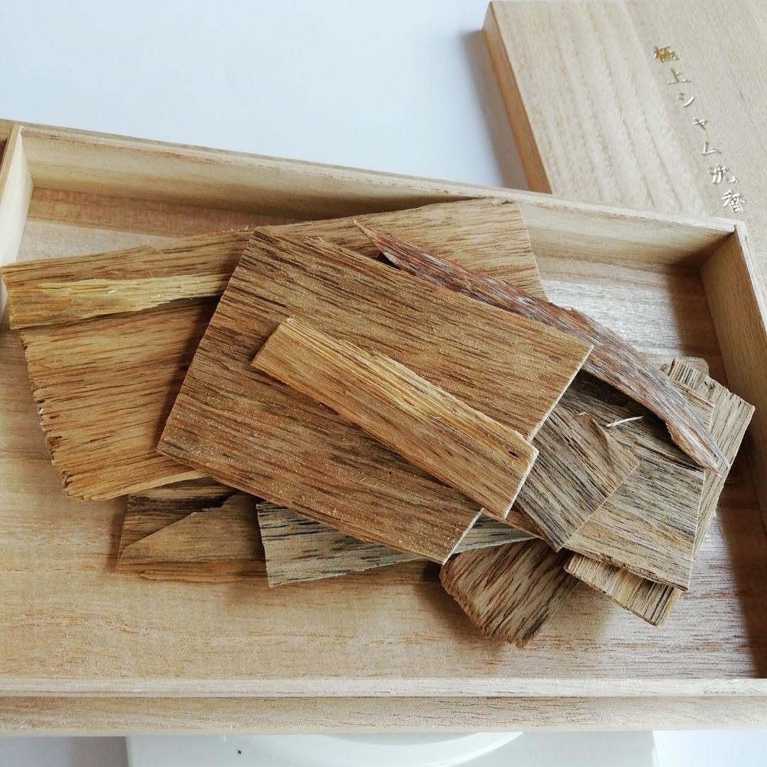 極上シャム沈香 高級線香『極上シャム沈香【花九重(はなここのえ)-HANAKOKONOE-/大把