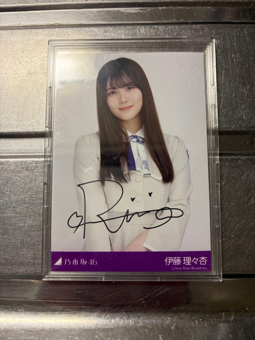 乃木坂46 伊藤理々杏 直筆サイン 生写真 - メルカリ