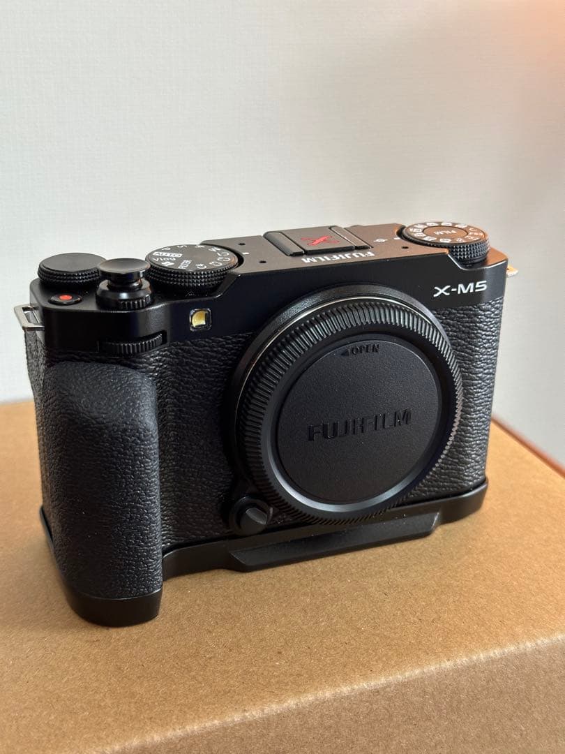 美品】 FUJIFILM X-M5 グリップ・充電器・バッテリー2個 - メルカリ