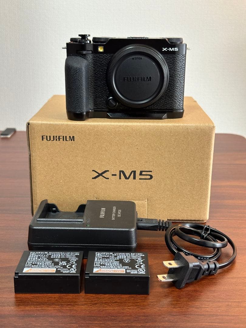 【美品】 FUJIFILM X-M5 グリップ・充電器・バッテリー2個 美品】 FUJIFILM X-M5 グリップ・充電器・バッテリー2個 - メルカリ