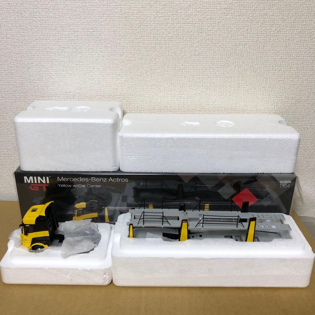 MINI GT メルセデスベンツ アクトロス イエロー w/ カー キャリアー