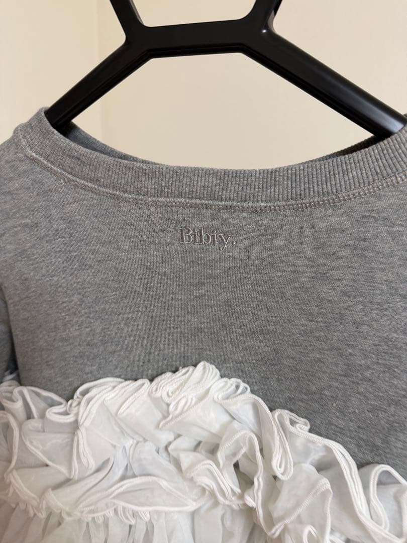 Bibby 裾フリルトレーナー - メルカリ