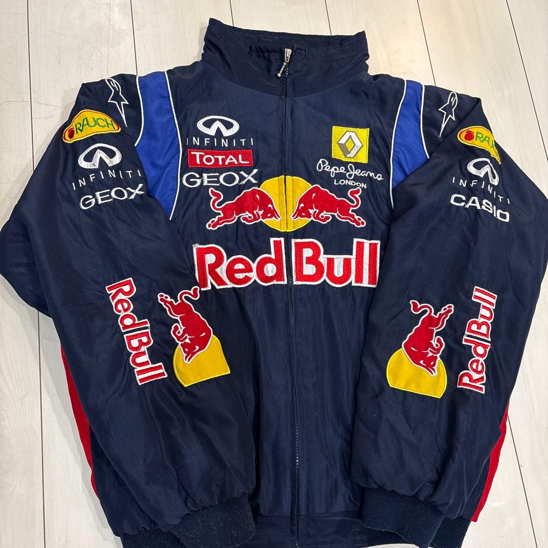 レッドブル • インフィニティスポンサーモータースポーツコート